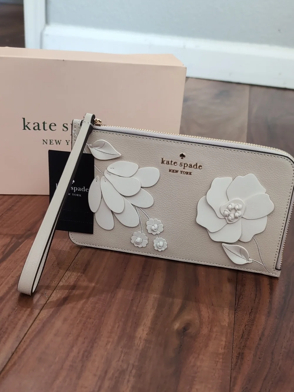 kate spade item wristlet